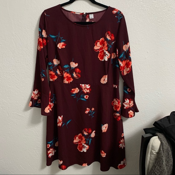 Old Navy Dresses & Skirts - Old Navy Purple Floral Bell Sleeve Dress